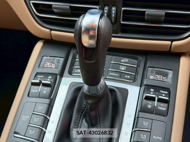 Porsche MACAN 2021-12 2003688-22