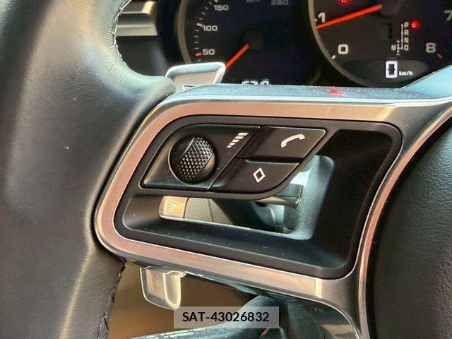 Porsche MACAN 2021-12 2003688-26