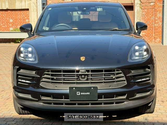 Porsche MACAN 2021-12 2003688-3