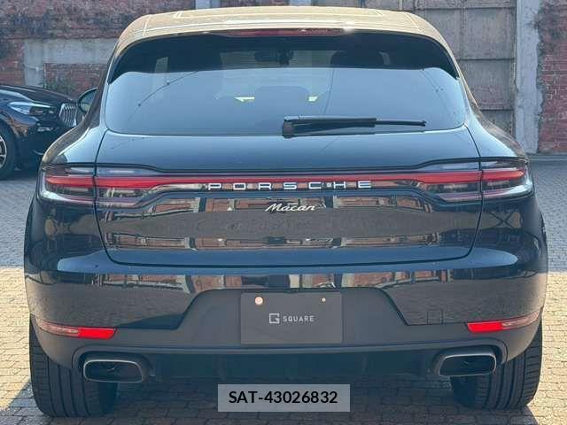 Porsche MACAN 2021-12 2003688-4