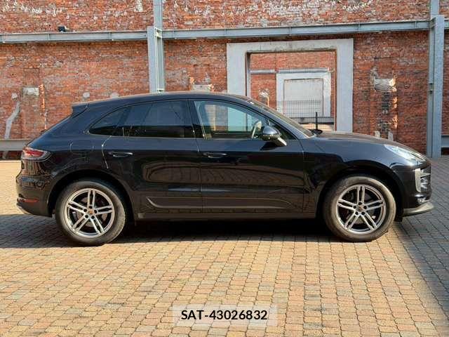 Porsche MACAN 2021-12 2003688-6