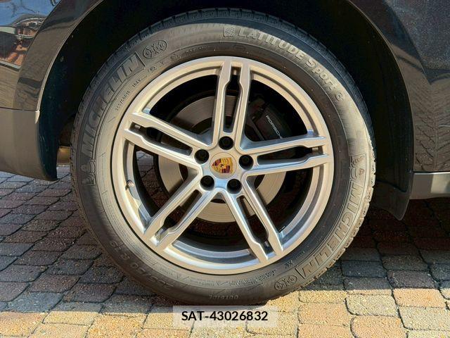 Porsche MACAN 2021-12 2003688-7