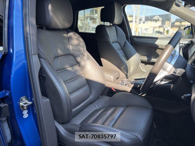 Porsche MACAN 2016-10 2003693-21