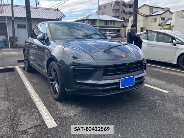 Porsche MACAN 2023-01 2352593-0