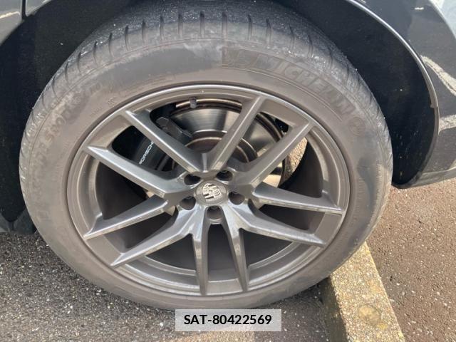 Porsche MACAN 2023-01 2352593-9