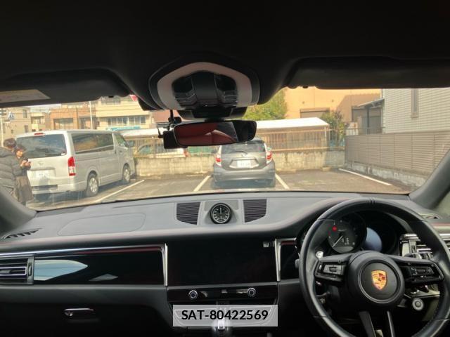 Porsche MACAN 2023-01 2352593-16