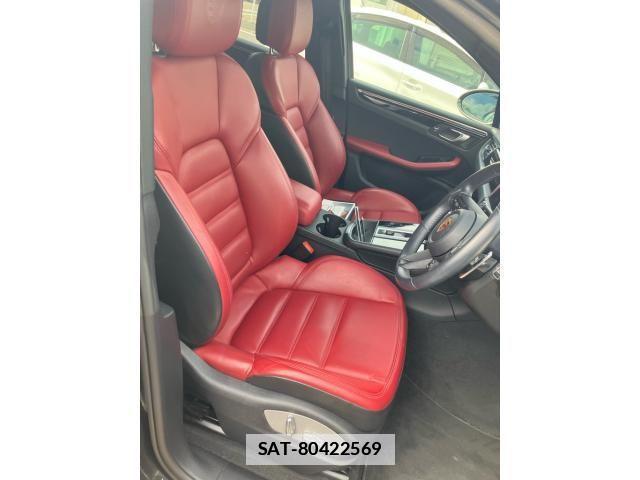 Porsche MACAN 2023-01 2352593-18