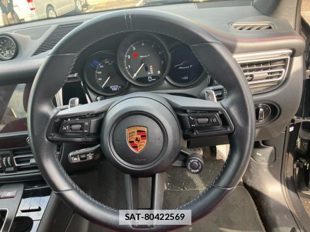 Porsche MACAN 2023-01 2352593-19