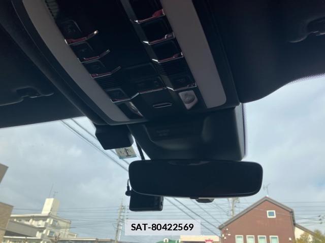 Porsche MACAN 2023-01 2352593-21