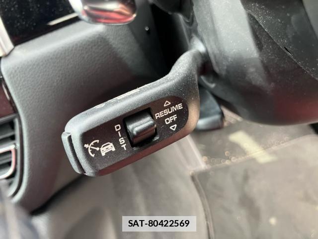 Porsche MACAN 2023-01 2352593-22