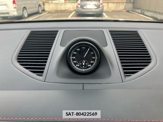 Porsche MACAN 2023-01 2352593-23