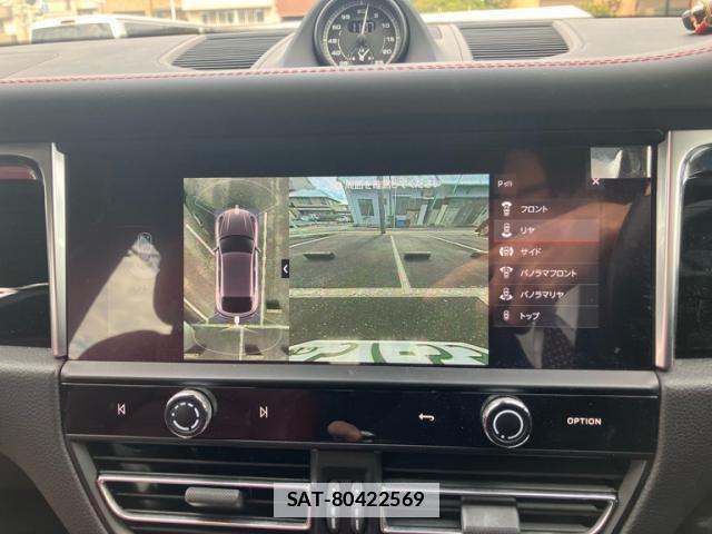Porsche MACAN 2023-01 2352593-25