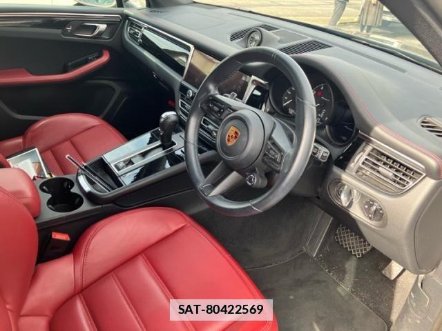 Porsche MACAN 2023-01 2352593-28