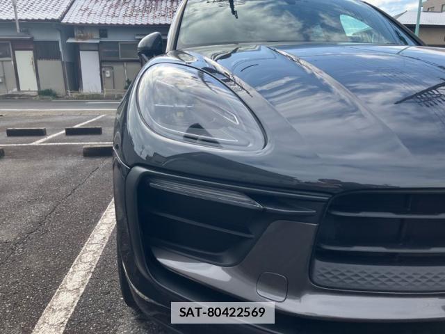 Porsche MACAN 2023-01 2352593-6