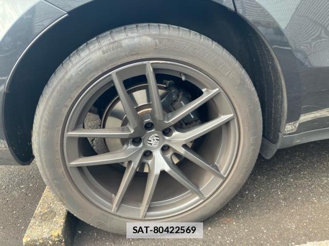 Porsche MACAN 2023-01 2352593-8