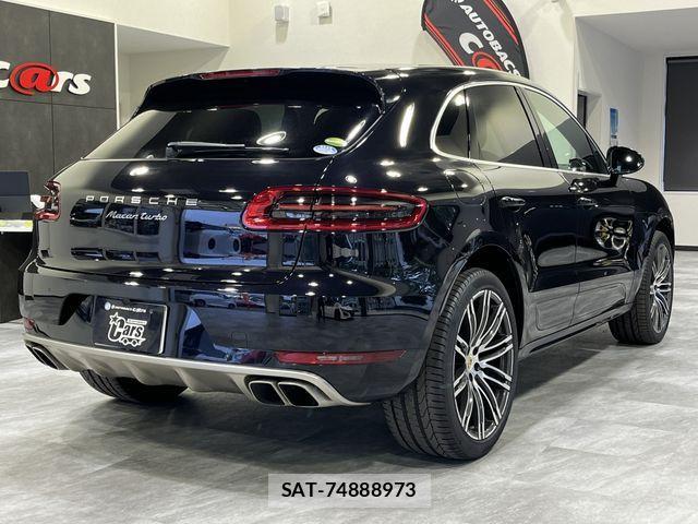 Porsche MACAN 2016-01 2401575-4