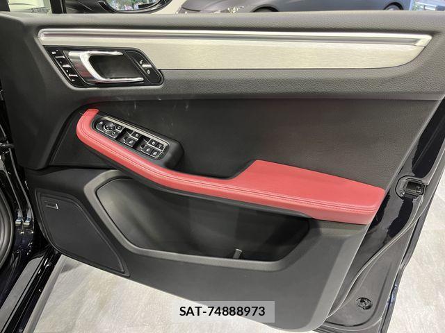 Porsche MACAN 2016-01 2401575-7