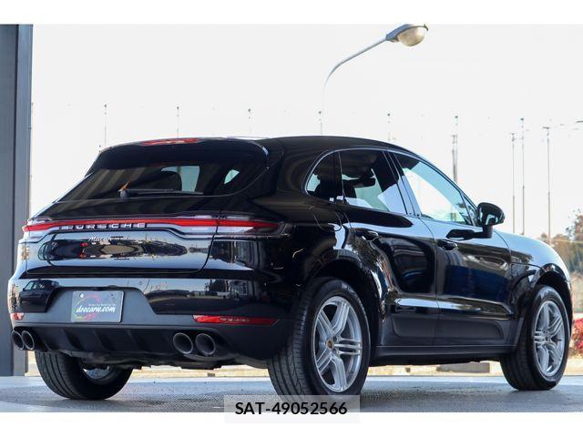 Porsche MACAN 2021-08 2729856-9