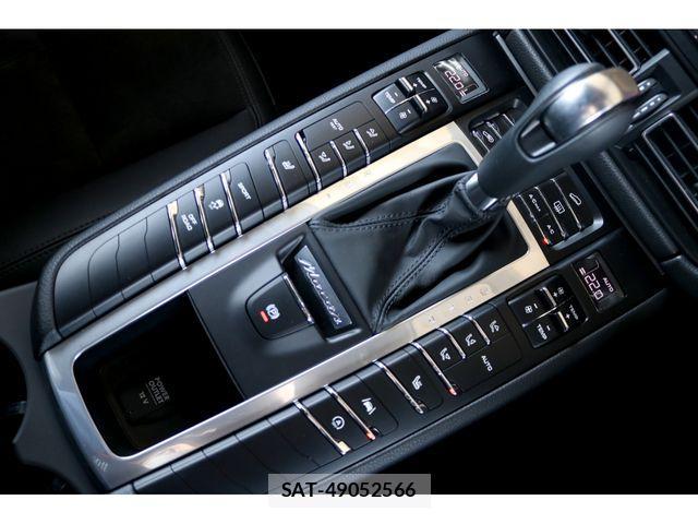 Porsche MACAN 2021-08 2729856-19