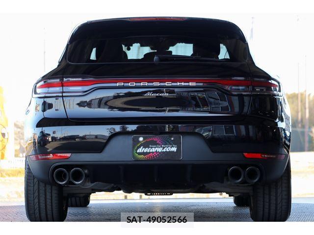 Porsche MACAN 2021-08 2729856-4