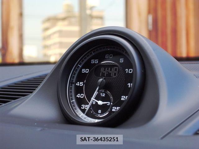 Porsche MACAN 2022-05 2729851-9