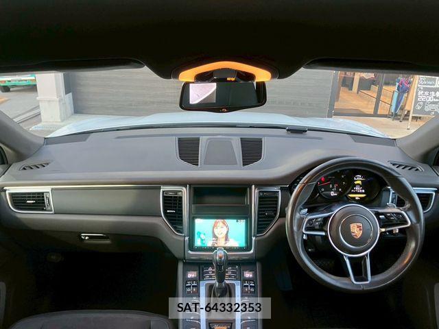 Porsche MACAN 2015-03 3383490-9