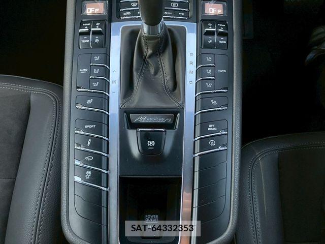 Porsche MACAN 2015-03 3383490-23