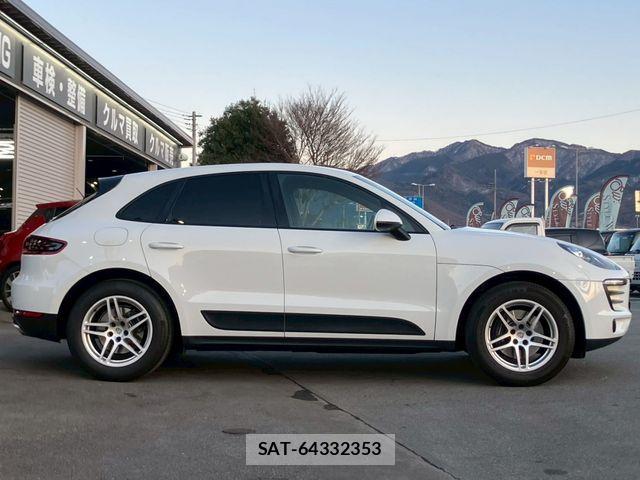 Porsche MACAN 2015-03 3383490-3