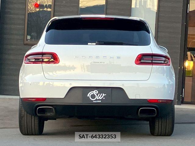 Porsche MACAN 2015-03 3383490-5