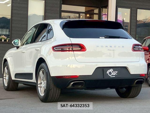 Porsche MACAN 2015-03 3383490-6