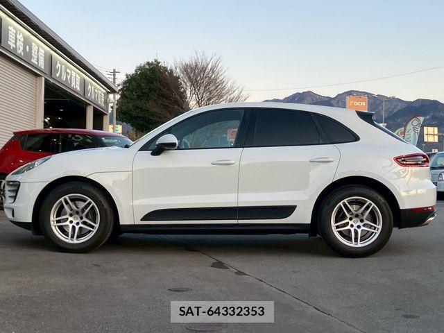 Porsche MACAN 2015-03 3383490-7