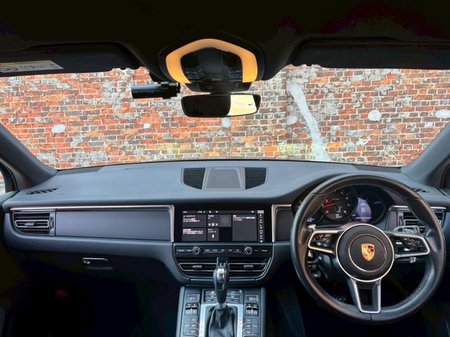 Porsche MACAN 2020-12 3680096-11