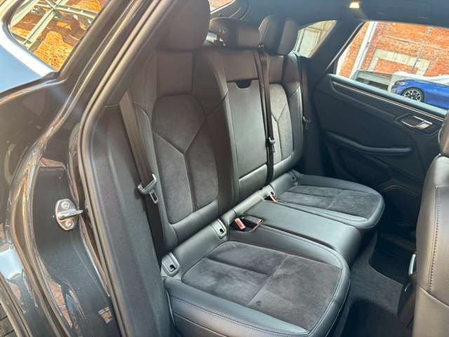 Porsche MACAN 2020-12 3680096-13