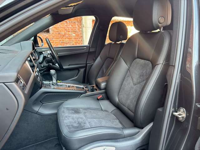 Porsche MACAN 2020-12 3680096-14