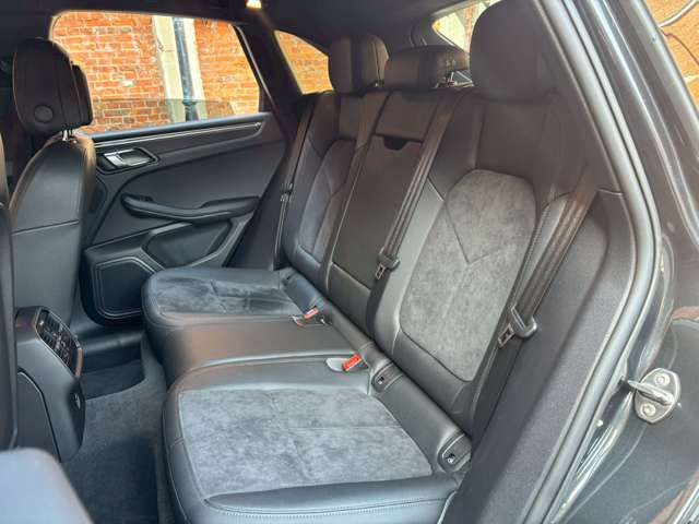 Porsche MACAN 2020-12 3680096-15