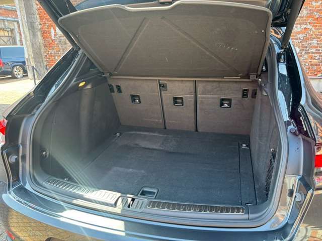 Porsche MACAN 2020-12 3680096-16