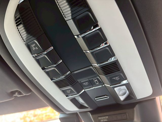 Porsche MACAN 2020-12 3680096-18
