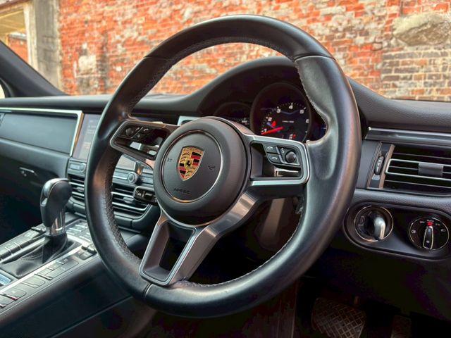 Porsche MACAN 2020-12 3680096-21