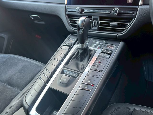Porsche MACAN 2020-12 3680096-22