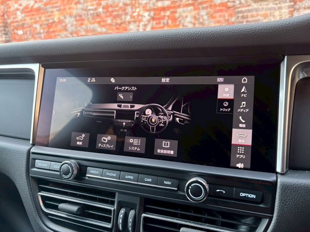 Porsche MACAN 2020-12 3680096-26