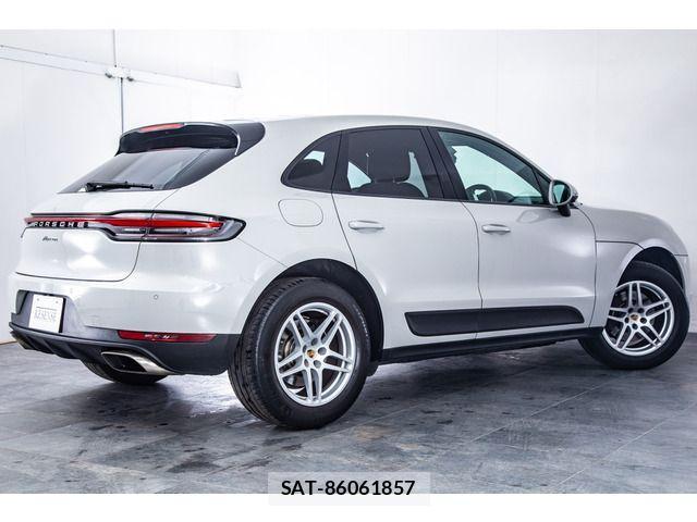 Porsche MACAN 2021-02 3774236-12