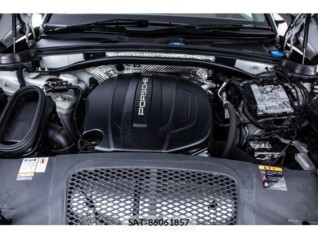 Porsche MACAN 2021-02 3774236-3