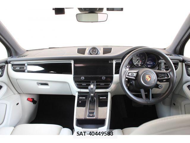 Porsche MACAN 2022-03 3908815-16