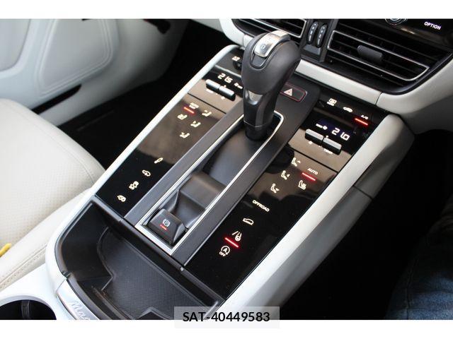Porsche MACAN 2022-03 3908815-19