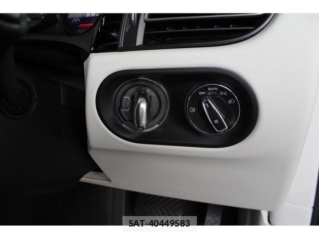Porsche MACAN 2022-03 3908815-23
