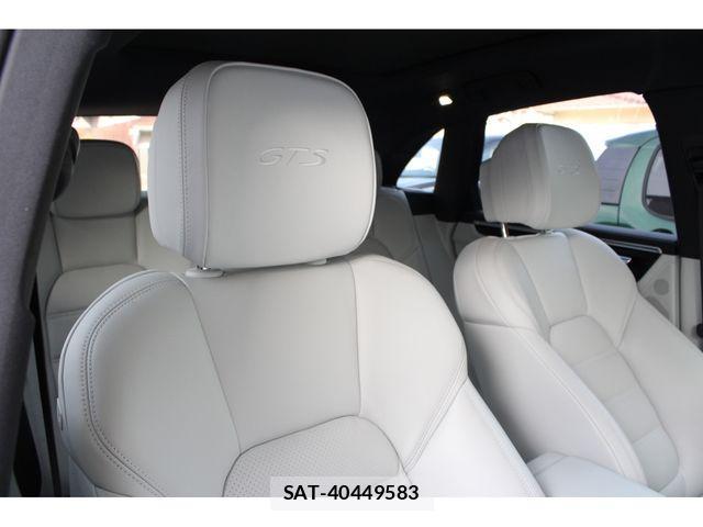 Porsche MACAN 2022-03 3908815-25