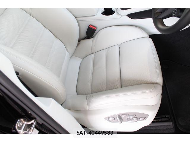 Porsche MACAN 2022-03 3908815-26