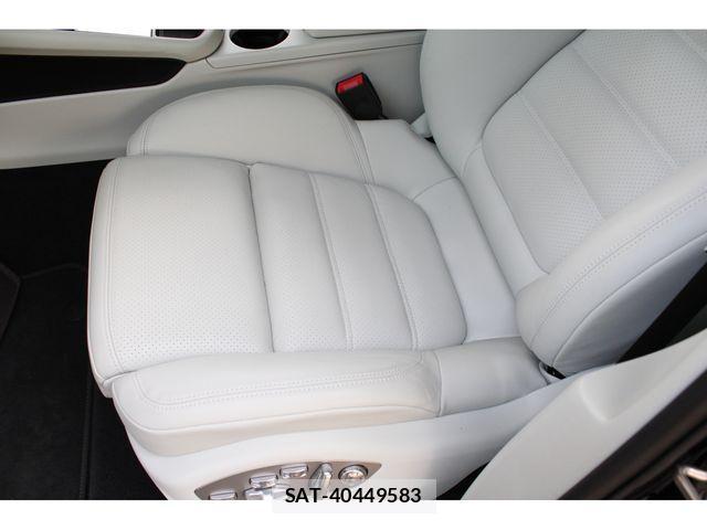 Porsche MACAN 2022-03 3908815-28