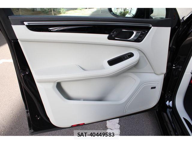 Porsche MACAN 2022-03 3908815-29