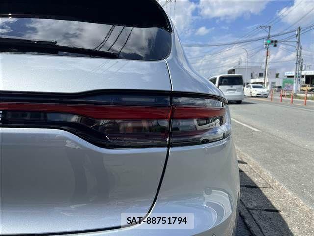 Porsche MACAN 2020-04 4047266-9